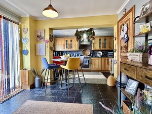 Kitchen/Dining Room- click for photo gallery